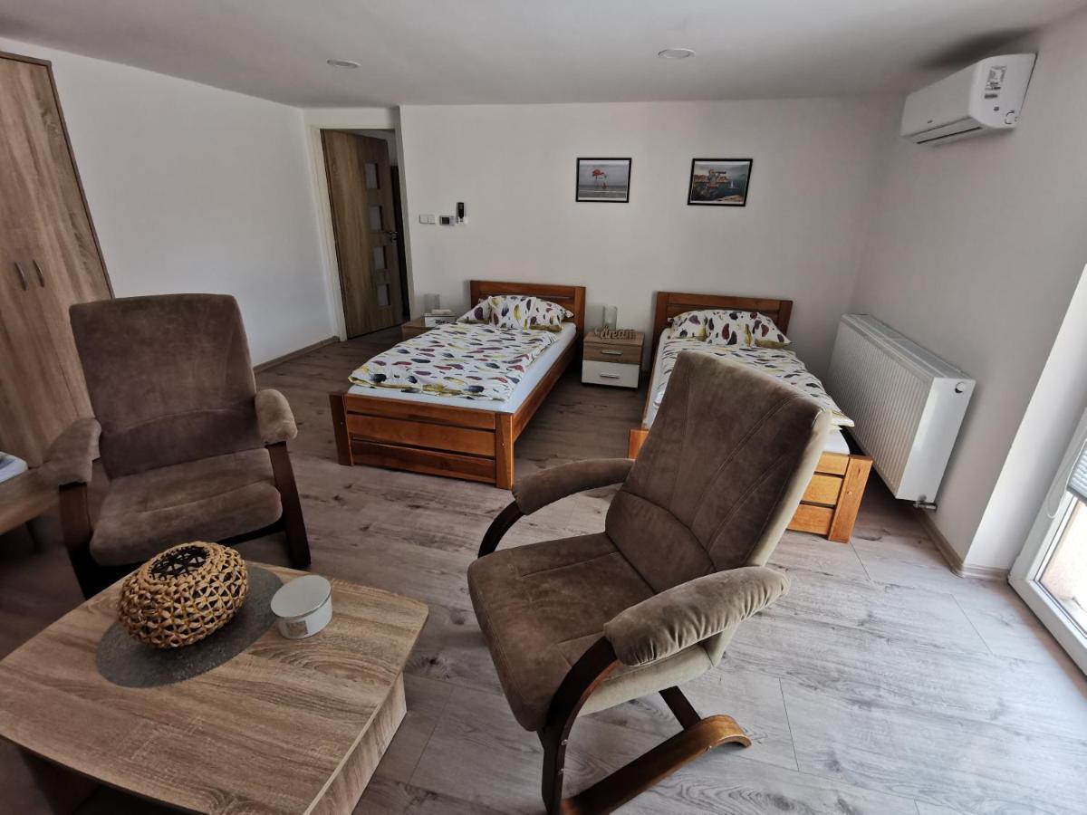 Apartmány Svítkov 79 Pardubice Esterno foto